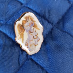Angel pin